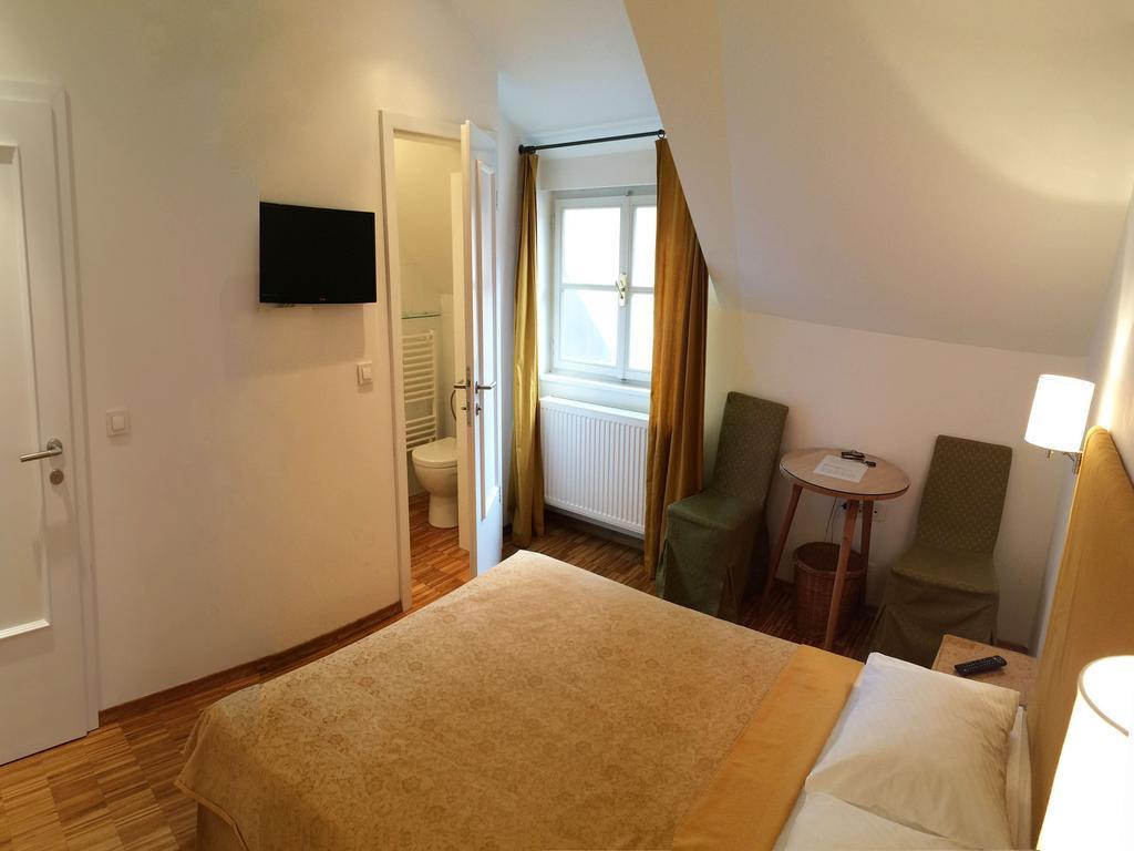 B&B Petra Varl Accommodation Ljubljana Exterior foto