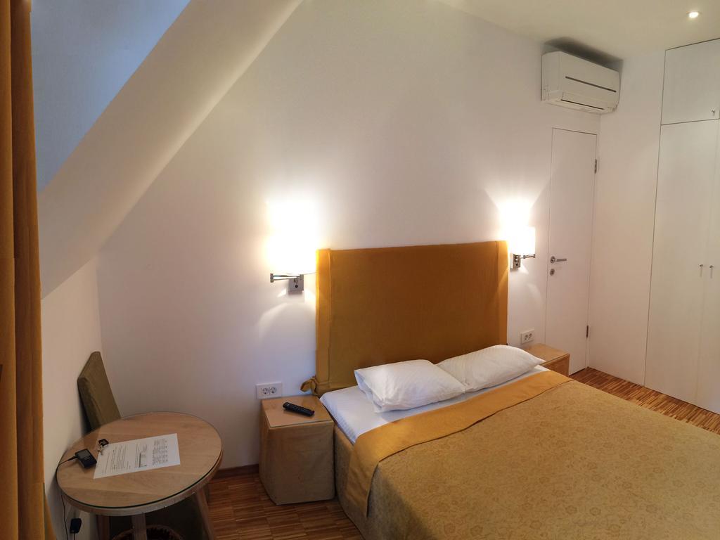 B&B Petra Varl Accommodation Ljubljana Exterior foto